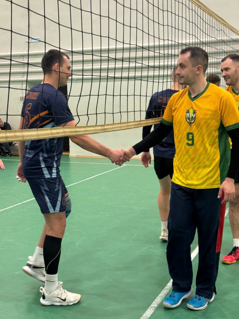 В поселке Клетня соревнования по волейболу посвятили памяти тренера Виктора Солупаева В поселке Клетня соревнования по волейболу посвятили памяти тренера Виктора Солупаева