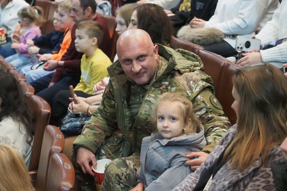 Дети добровольцев «БАРС-Брянск» побывали на представлении в брянском цирке