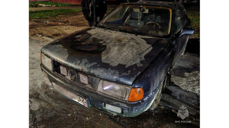 В Клинцах на улице Мира вспыхнула легковушка