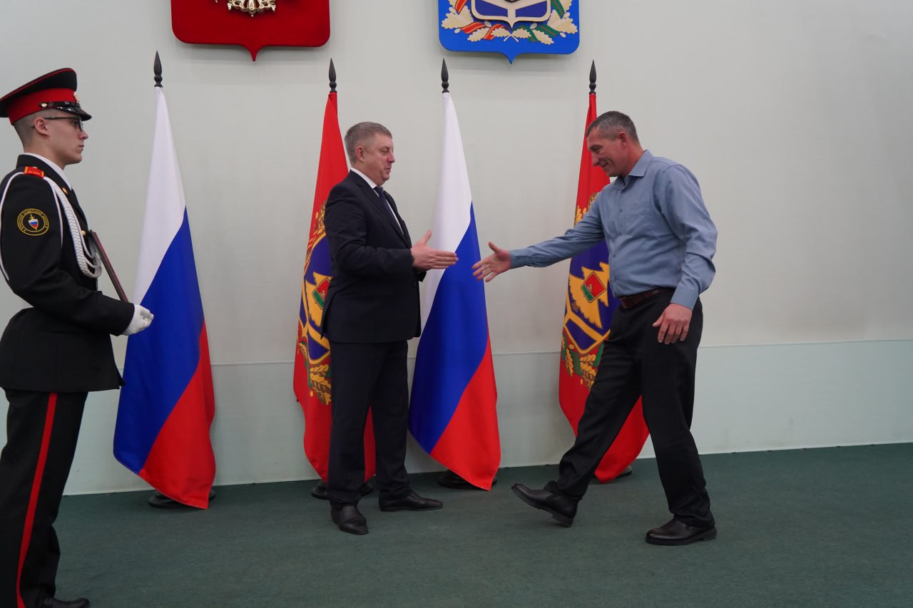 Александр Богомаз: Поздравил с профессиональным праздником сотрудников и ветеранов транспортной сферы Александр Богомаз: Поздравил с профессиональным праздником сотрудников и ветеранов транспортной сферы