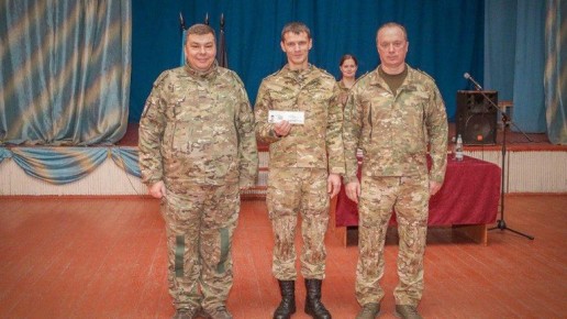 Антошин вручил удостоверения ветеранов бойцам и ветеранам отряда «БАРС – Брянск»