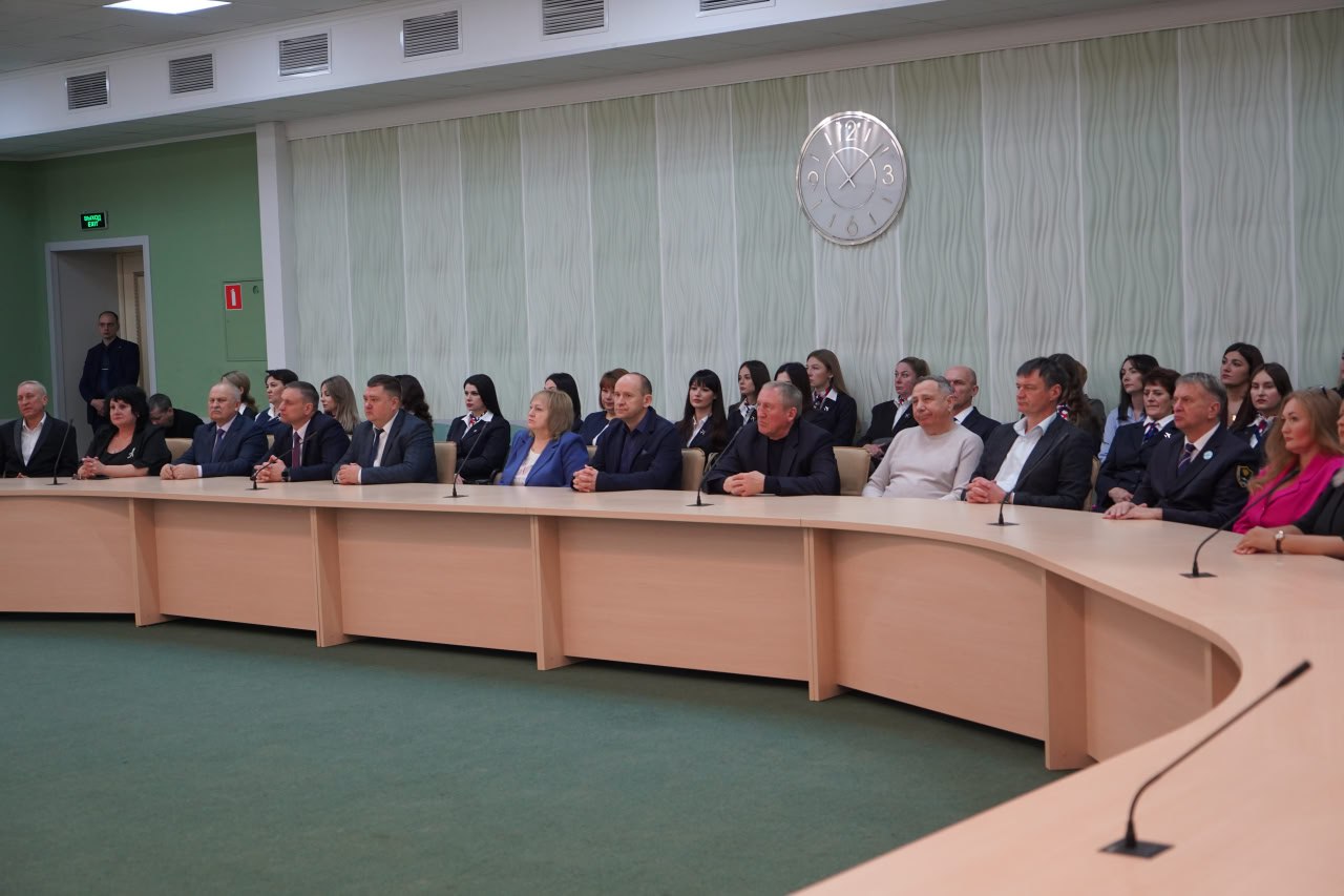 Александр Богомаз: Поздравил с профессиональным праздником сотрудников и ветеранов транспортной сферы Александр Богомаз: Поздравил с профессиональным праздником сотрудников и ветеранов транспортной сферы