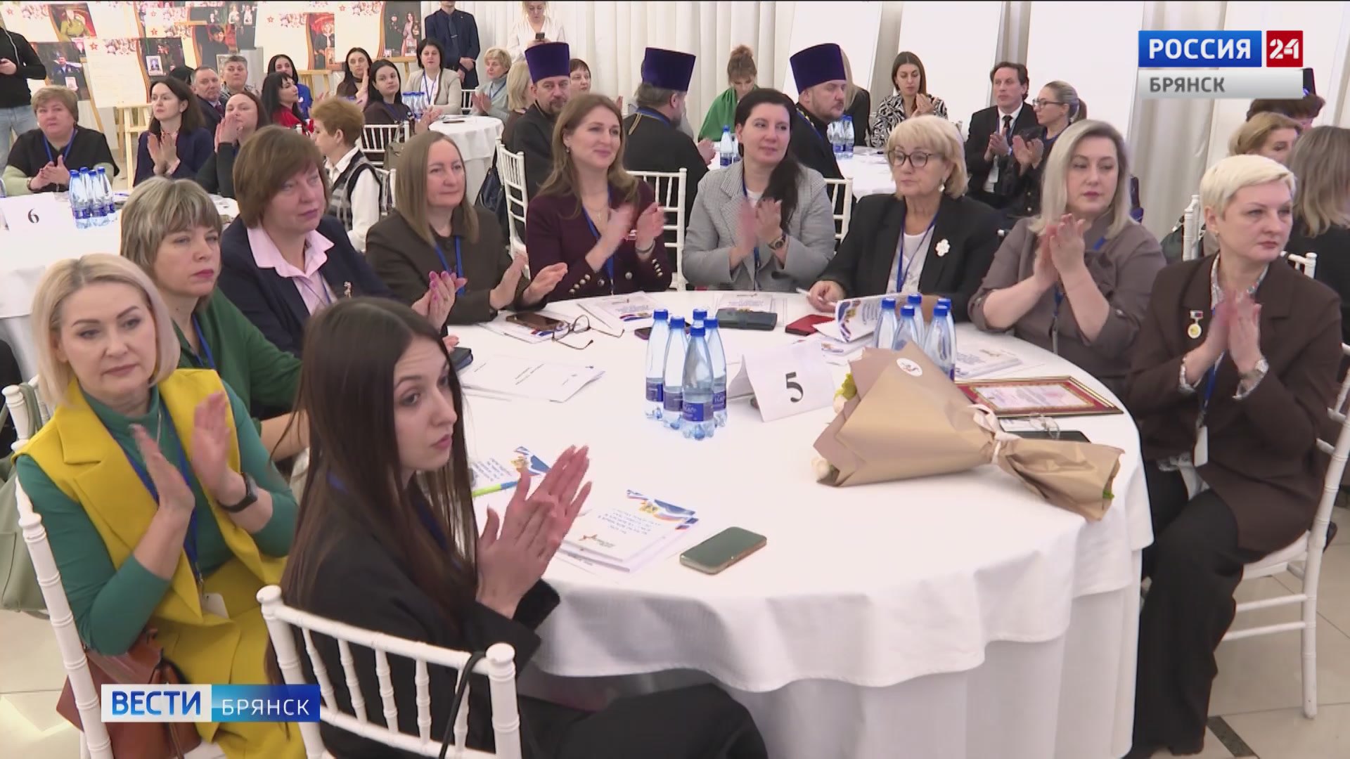 В Брянске наградили лучших сотрудников учреждений, оказывающих поддержку участникам СВО