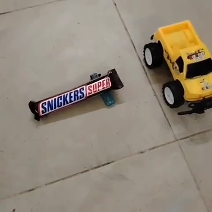 Наглядное пособие, почему нельзя поднимать ничего с земли