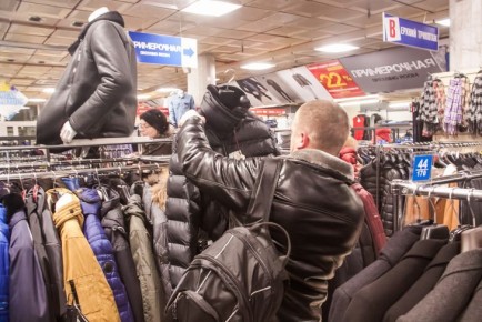 Что делать, если в куртке сбился наполнитель: 3 простых способа быстро вернуть вещи объем