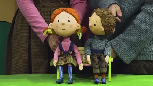 Куклы против мошенников. Как мошенники обманывают детей с помощью онлайн-игр? Об этом в рамках проекта #ЛовиНаСлове расскажут актёры Брянского областного театра кукол Арина Соколова и Алексей Лысцев