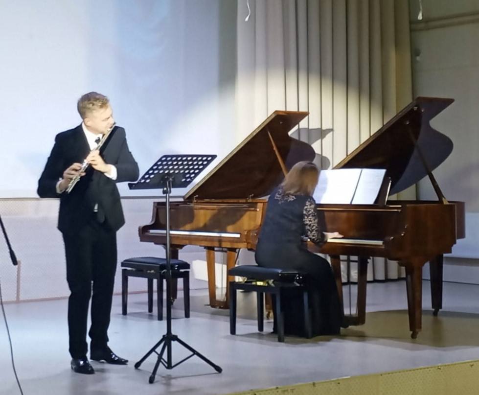 "РОМАНТИКА РОЯЛЯ" -. концерт для учащихся общеобразовательных школ Володарского района г. Брянска "РОМАНТИКА РОЯЛЯ" -. концерт для учащихся общеобразовательных школ Володарского района г. Брянска