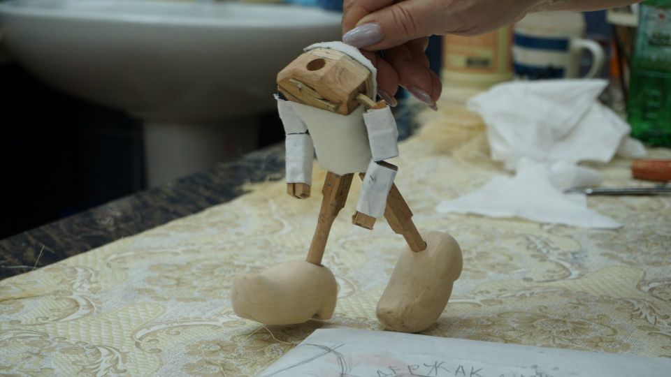 Брянский театр кукол открыл школьникам мир закулисья