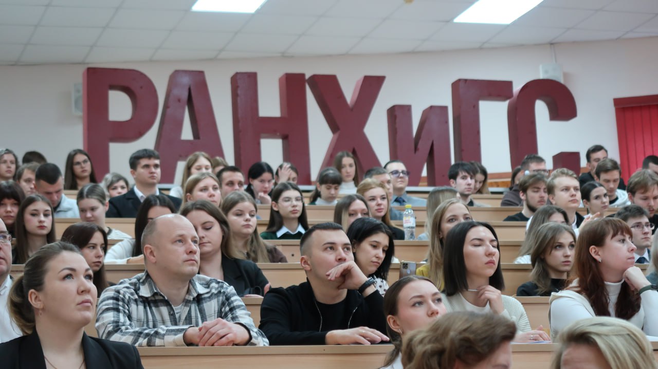 Руководитель следственного управления СК России по Брянской области подписал соглашение о сотрудничестве с пушкинским лицеем и Президентской академией Руководитель следственного управления СК России по Брянской области подписал соглашение о сотрудничестве с пушкинским лицеем и Президентской академией