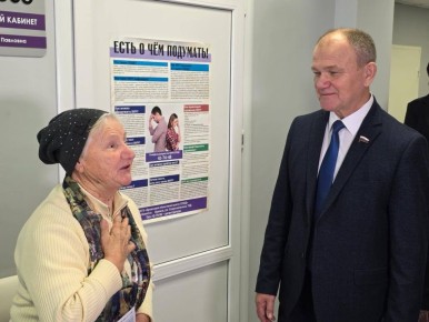 Николай Щеглов депутат Государственной Думы осмотрел медицинские учреждения Брянского района