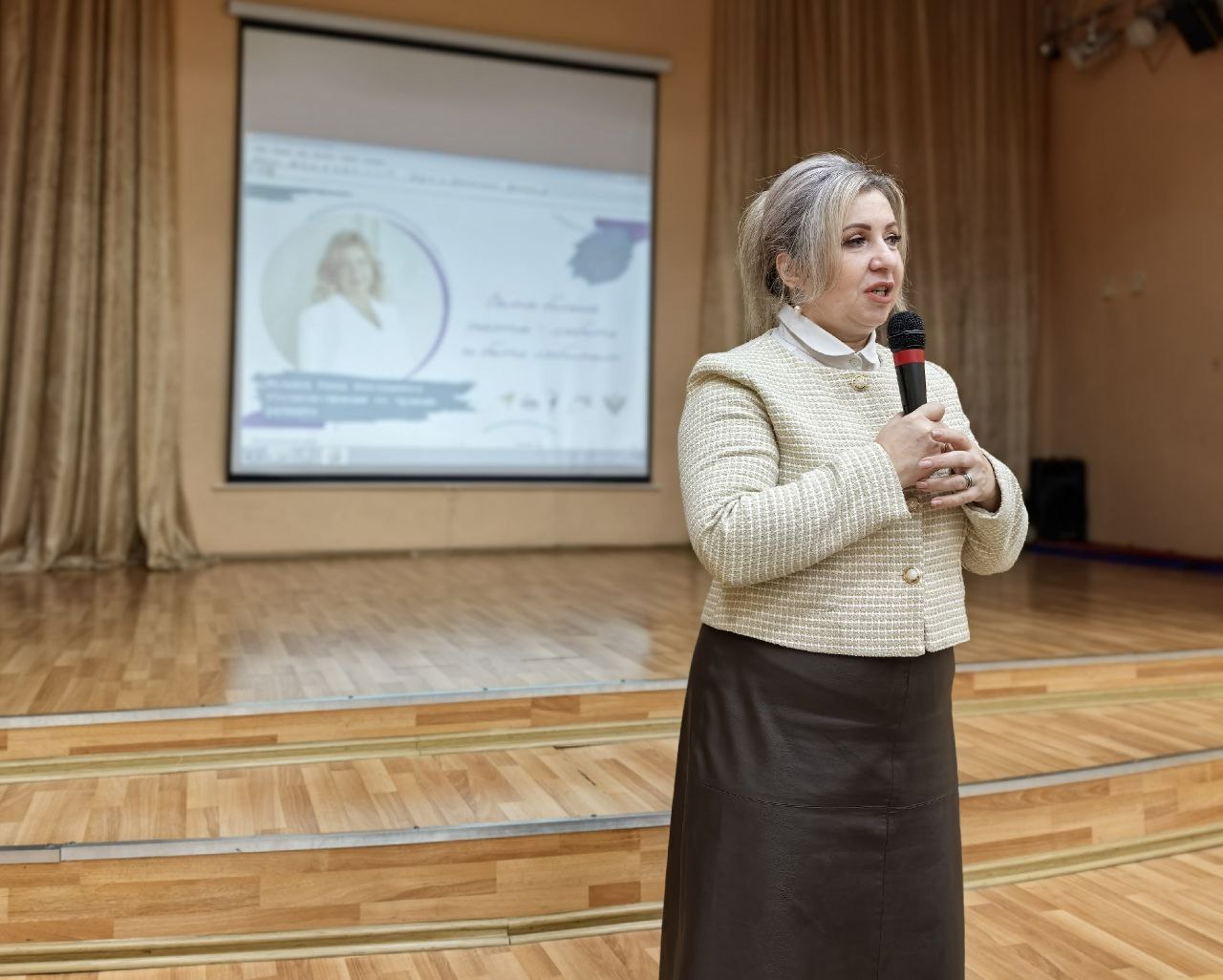 Инна Мухина: В рамках проекта "Классные встречи" пообщалась с учениками лицея 27 г.Брянска Инна Мухина: В рамках проекта "Классные встречи" пообщалась с учениками лицея 27 г.Брянска