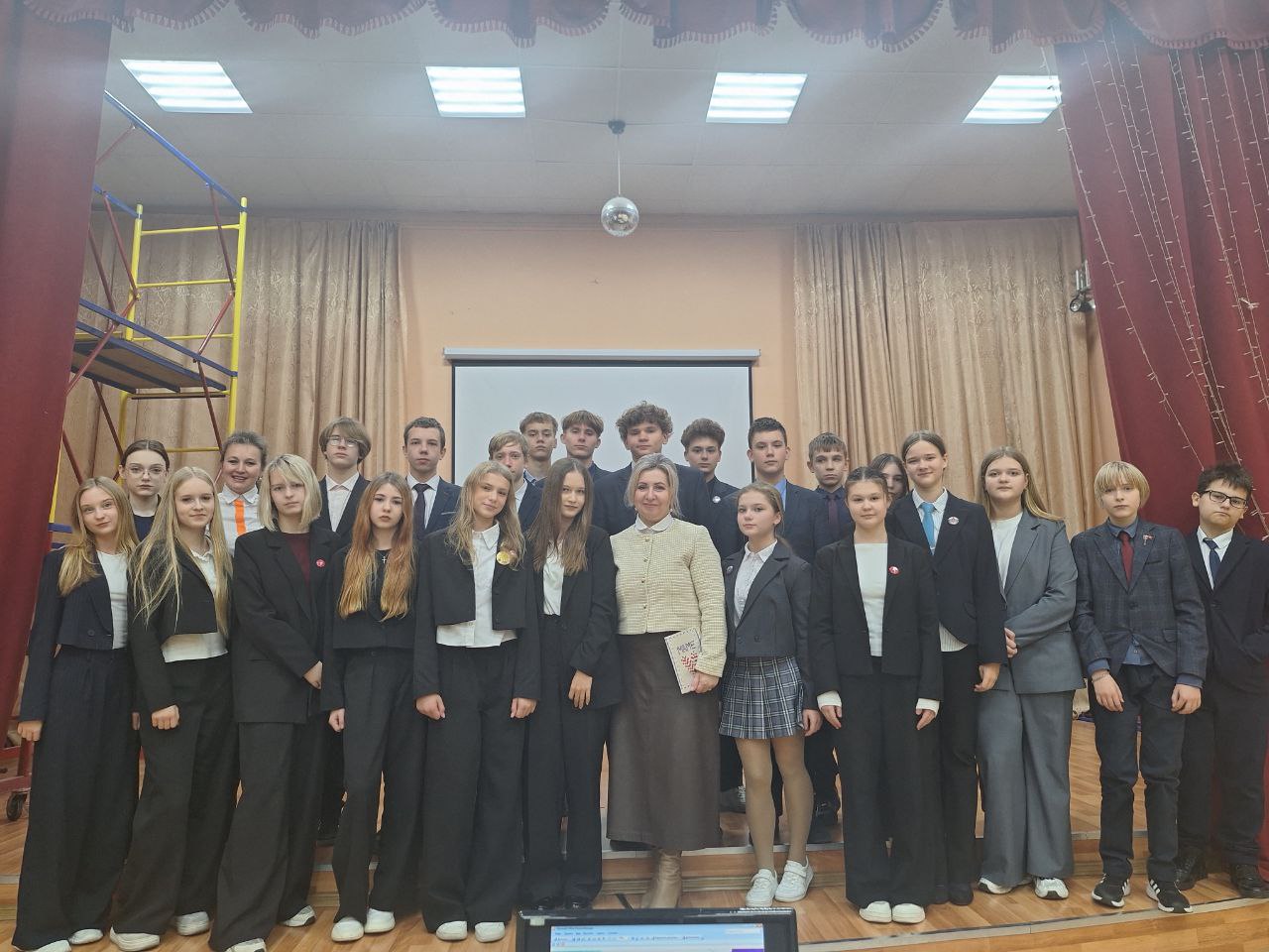 Инна Мухина: В рамках проекта "Классные встречи" пообщалась с учениками лицея 27 г.Брянска Инна Мухина: В рамках проекта "Классные встречи" пообщалась с учениками лицея 27 г.Брянска