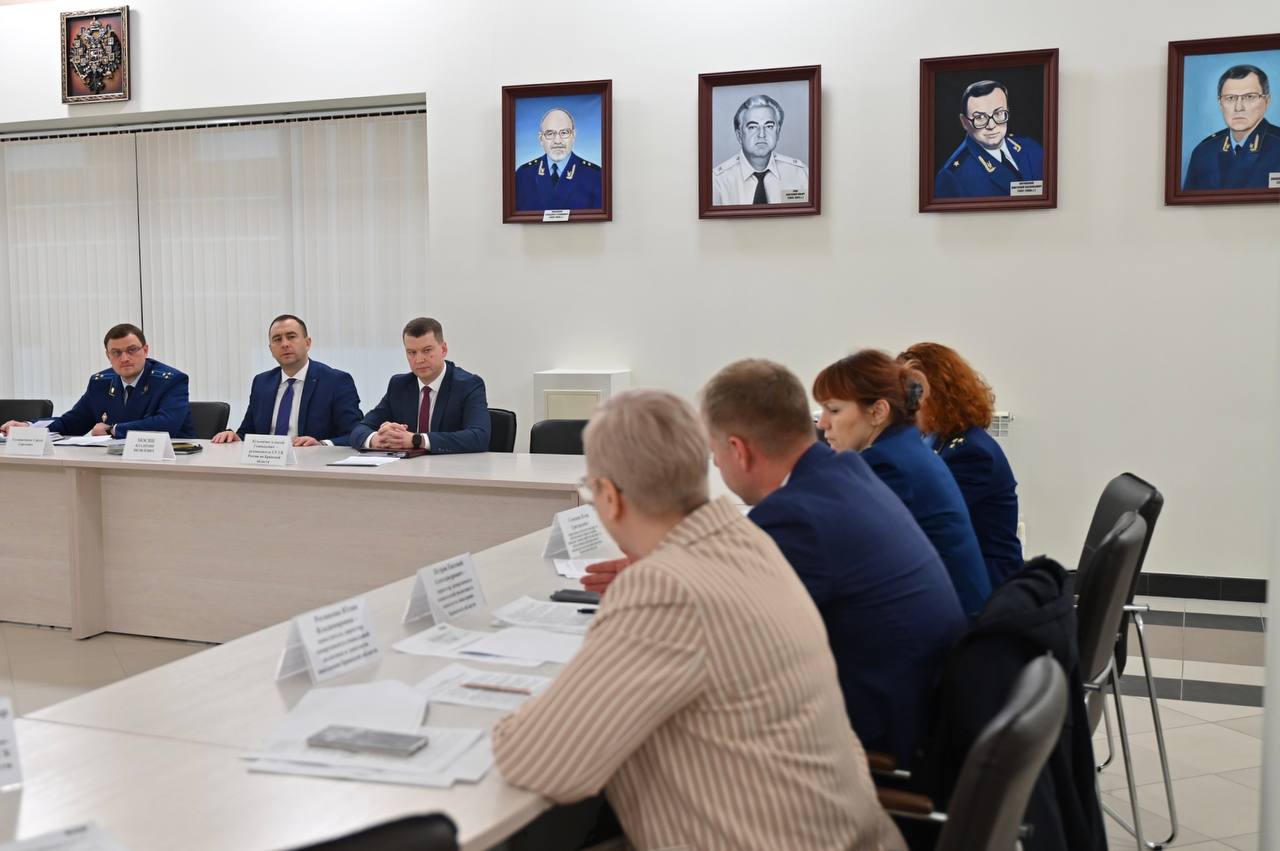 В прокуратуре области под председательством прокурора региона Владимира Мосина состоялось заседание межведомственной рабочей группы в социальной сфере В прокуратуре области под председательством прокурора региона Владимира Мосина состоялось заседание межведомственной рабочей группы в социальной сфере