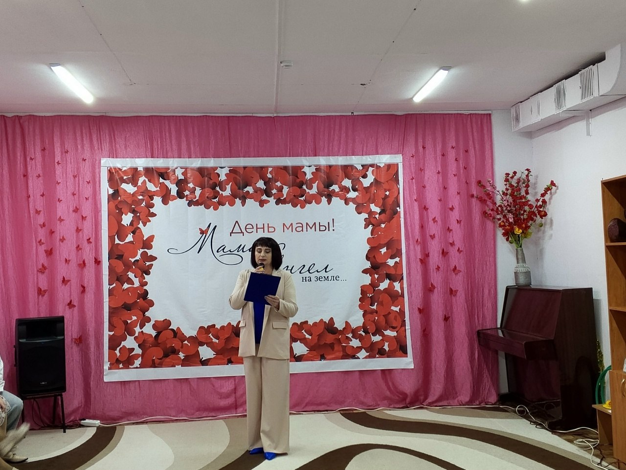 В «Центре социальной помощи семье и детям Дятьковского района» прошла концертно-игровая программа «Тепло сердец для милых мам» В «Центре социальной помощи семье и детям Дятьковского района» прошла концертно-игровая программа «Тепло сердец для милых мам»