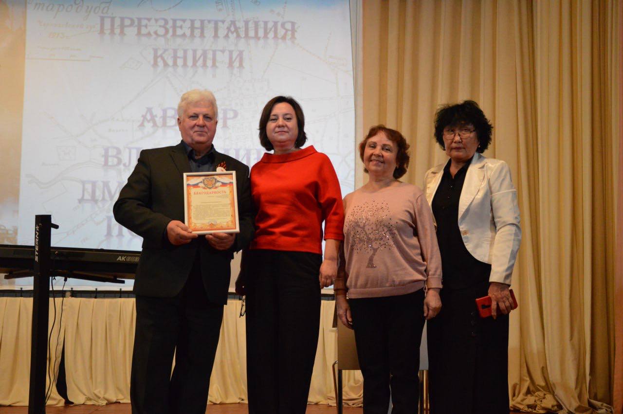 Сегодня, 27 ноября 2025 года, в районном Доме культуры состоялась торжественная презентация седьмого авторского сборника стихов и прозы нашего земляка – Владимира Дмитриевича Подоляко «Победоносцы» Сегодня, 27 ноября 2025 года, в районном Доме культуры состоялась торжественная презентация седьмого авторского сборника стихов и прозы нашего земляка – Владимира Дмитриевича Подоляко «Победоносцы»