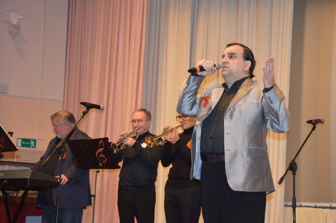 Сегодня, 27 ноября 2025 года, в районном Доме культуры состоялась торжественная презентация седьмого авторского сборника стихов и прозы нашего земляка – Владимира Дмитриевича Подоляко «Победоносцы» Сегодня, 27 ноября 2025 года, в районном Доме культуры состоялась торжественная презентация седьмого авторского сборника стихов и прозы нашего земляка – Владимира Дмитриевича Подоляко «Победоносцы»