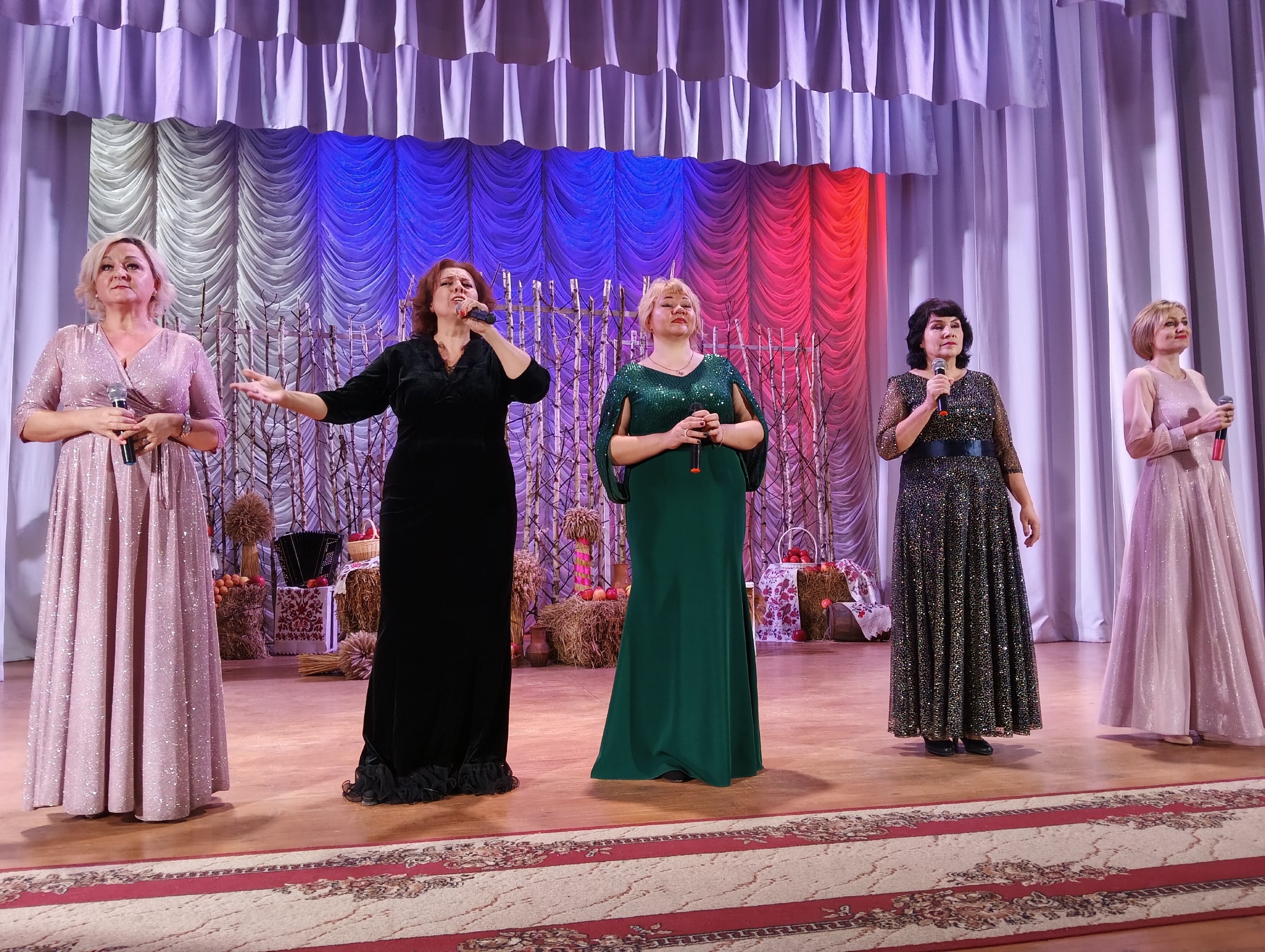 27 ноября в Погарском районном Доме культуры состоялось торжественное мероприятие по подведению итогов сельскохозяйственного года и чествованию работников сельского хозяйства, добившихся наивысших результатов 27 ноября в Погарском районном Доме культуры состоялось торжественное мероприятие по подведению итогов сельскохозяйственного года и чествованию работников сельского хозяйства, добившихся наивысших результатов