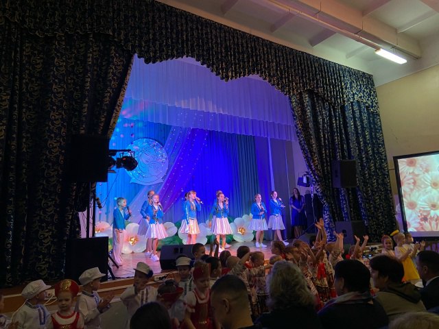 Сегодня состоялся праздничный концерт "Любовью матери наш мир согрет", посвящённый Дню матери!