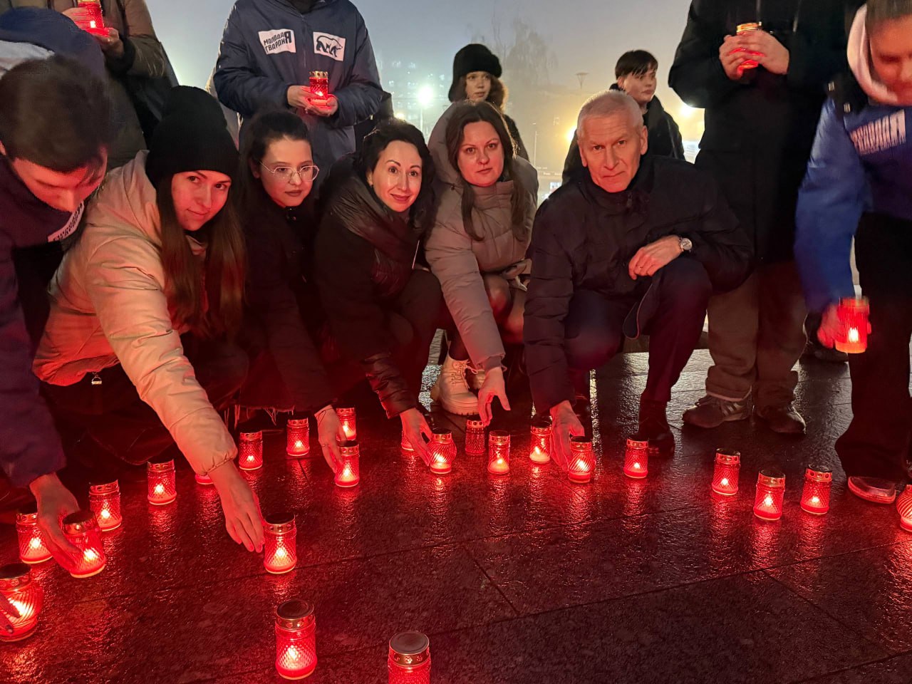 На площади Воинской Славы в Брянске состоялась акция «Горящее сердце матери»