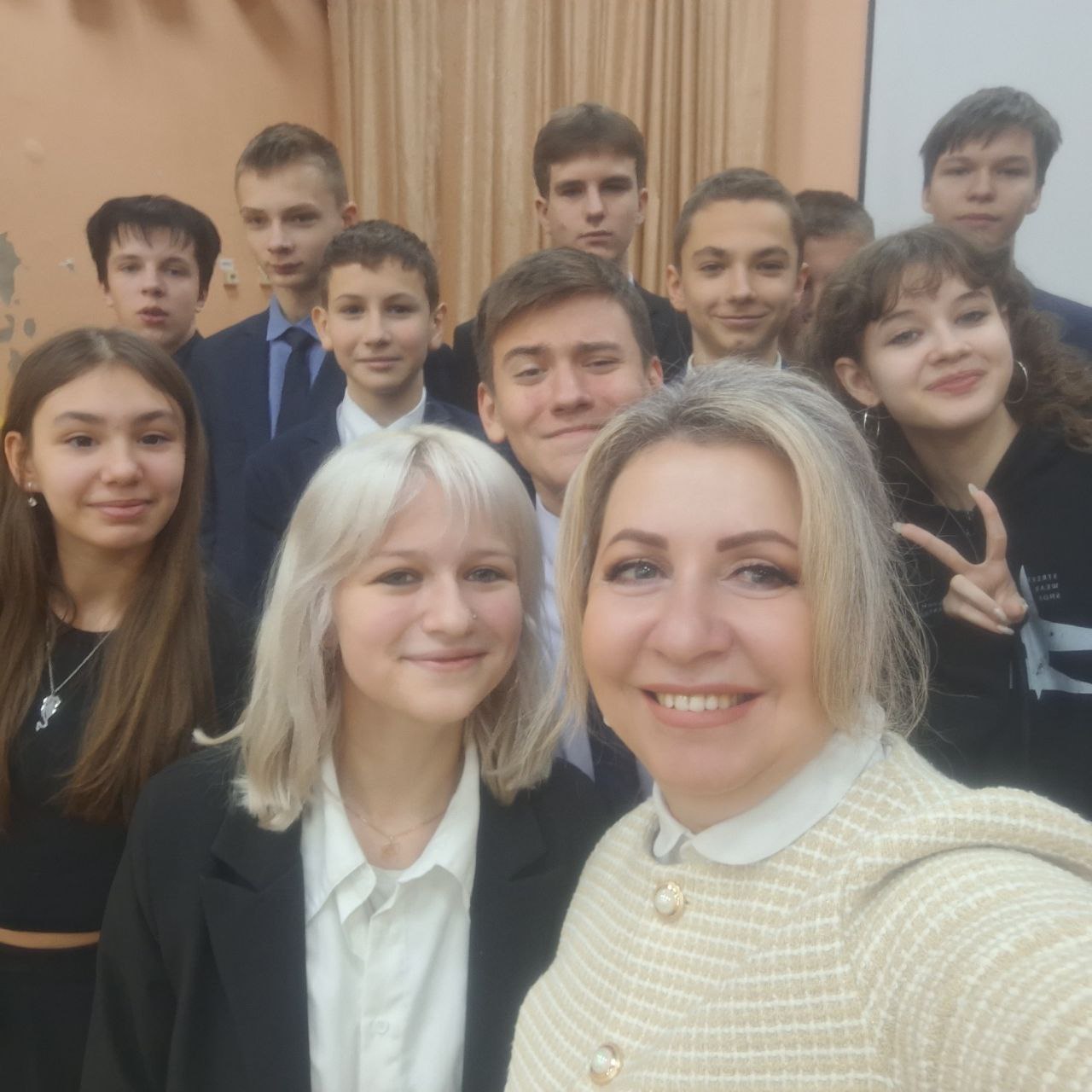 Инна Мухина: В рамках проекта "Классные встречи" пообщалась с учениками лицея 27 г.Брянска Инна Мухина: В рамках проекта "Классные встречи" пообщалась с учениками лицея 27 г.Брянска