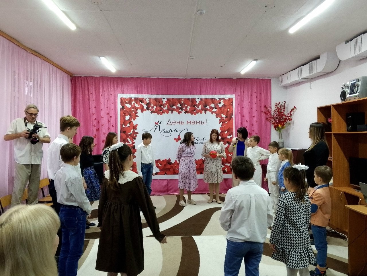 В «Центре социальной помощи семье и детям Дятьковского района» прошла концертно-игровая программа «Тепло сердец для милых мам» В «Центре социальной помощи семье и детям Дятьковского района» прошла концертно-игровая программа «Тепло сердец для милых мам»