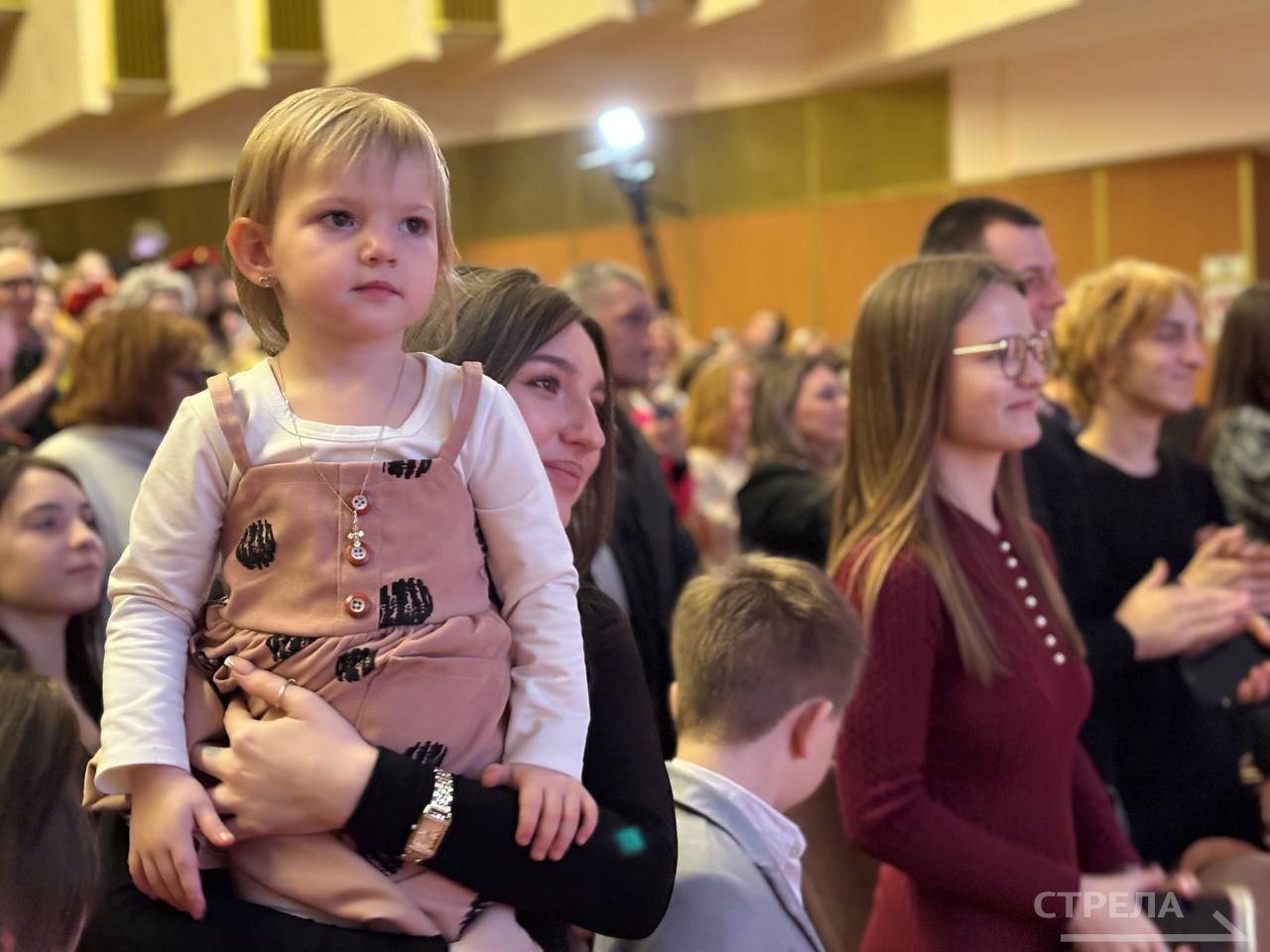 На концерте в честь Дня матери в Брянске Губернатор Александр Богомаз поздравил всех женщин, собравшихся в зале областной филармонии, с предстоящим праздником На концерте в честь Дня матери в Брянске Губернатор Александр Богомаз поздравил всех женщин, собравшихся в зале областной филармонии, с предстоящим праздником