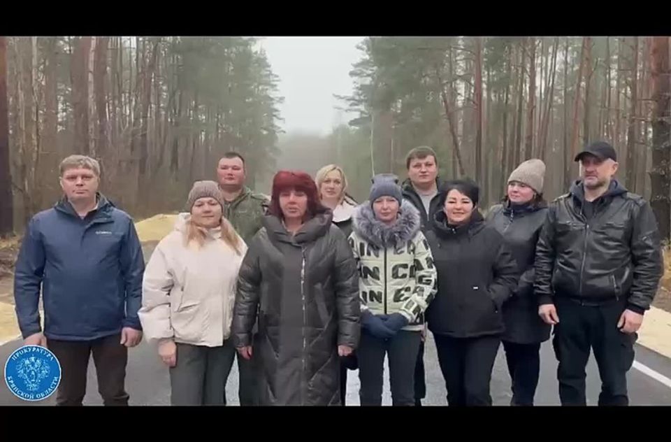 Жители Брянской области перекрыли дорогу и обратились к прокуратуре
