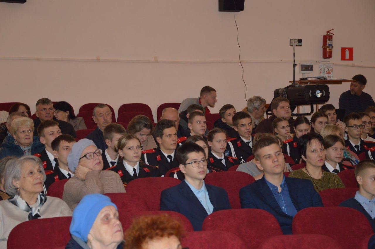 Сегодня, 27 ноября 2025 года, в районном Доме культуры состоялась торжественная презентация седьмого авторского сборника стихов и прозы нашего земляка – Владимира Дмитриевича Подоляко «Победоносцы» Сегодня, 27 ноября 2025 года, в районном Доме культуры состоялась торжественная презентация седьмого авторского сборника стихов и прозы нашего земляка – Владимира Дмитриевича Подоляко «Победоносцы»