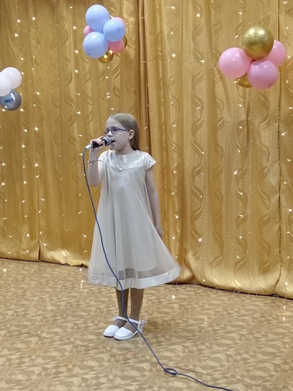 День матери-самый светлый, тёплый и добрый праздник, который отмечается в нашей стране в последнее воскресенье ноября День матери-самый светлый, тёплый и добрый праздник, который отмечается в нашей стране в последнее воскресенье ноября