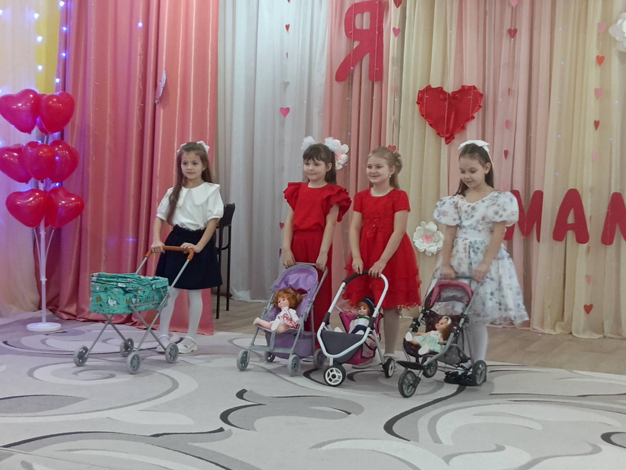 Среди многочисленных праздников, отмечаемых в нашей стране, День Матери занимает особое место Среди многочисленных праздников, отмечаемых в нашей стране, День Матери занимает особое место