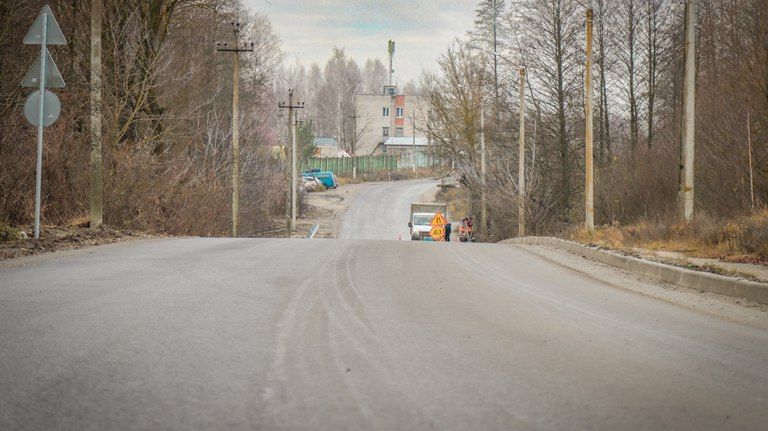 В Брянске уложили новый асфальт и обустроили остановки на Инженерной