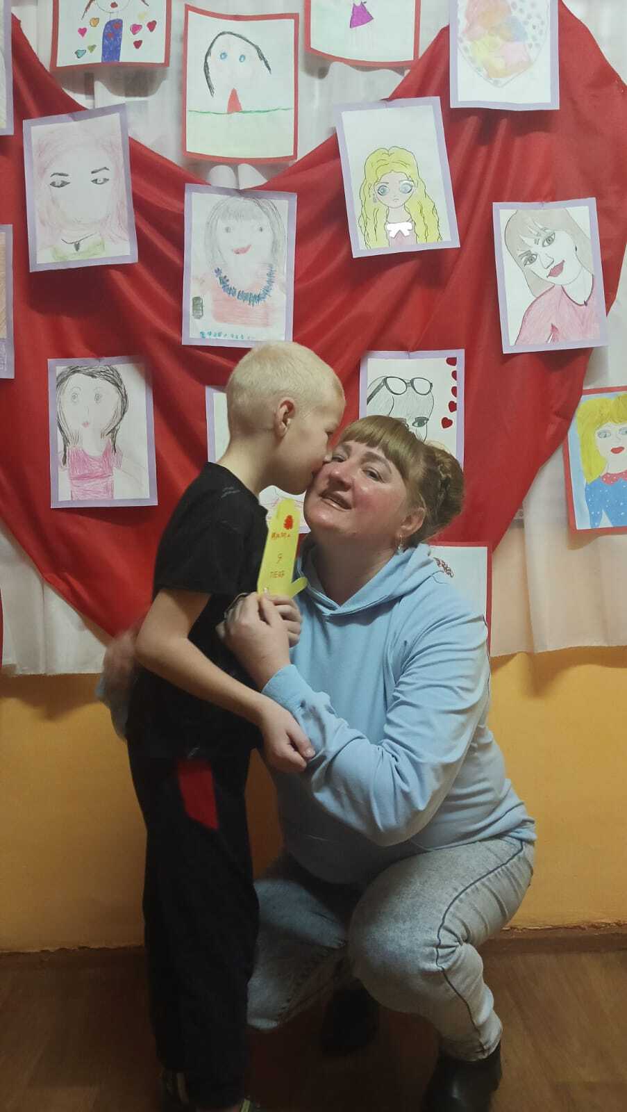 Ежегодно в России, в последнее воскресенье ноября, отмечается День матери Ежегодно в России, в последнее воскресенье ноября, отмечается День матери