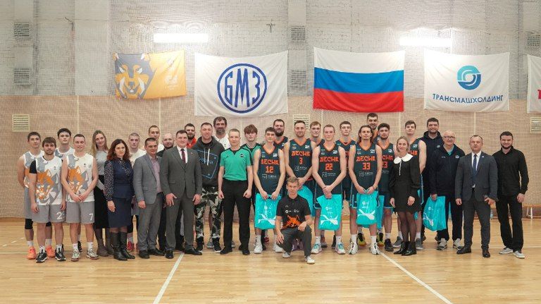 Брянская «Десна» во главе с Фридзоном сыграла в баскетбол с рабочими БМЗ