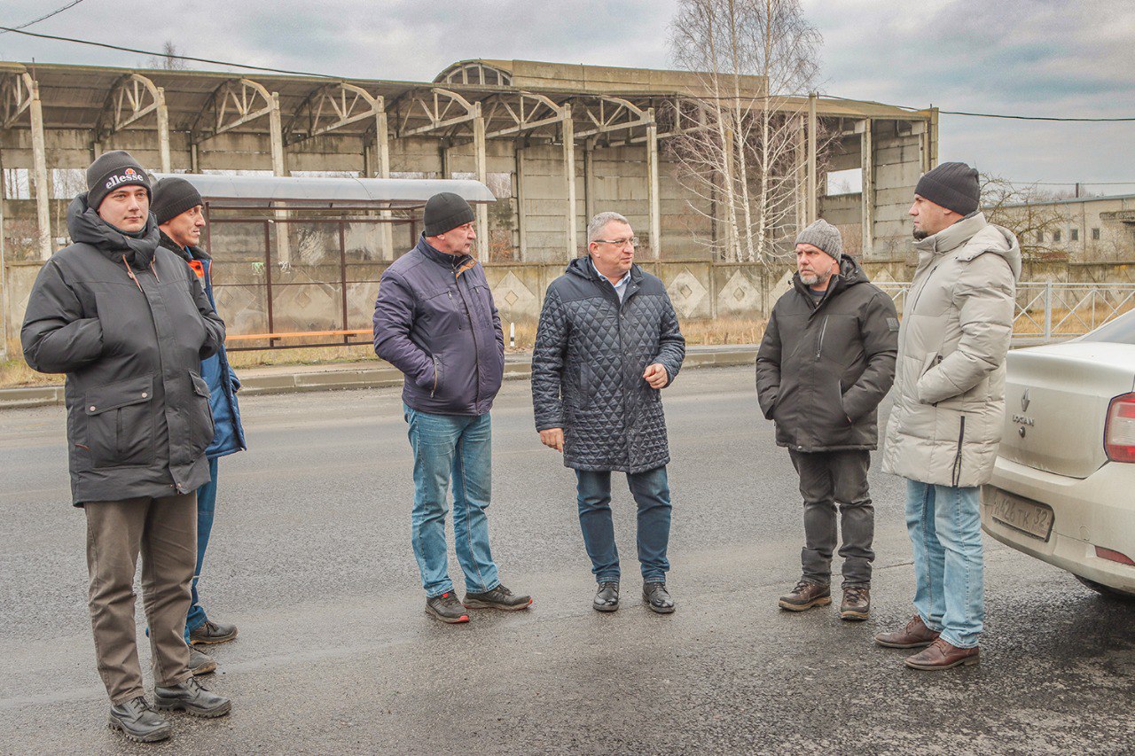 На улице Инженерной установили светофоры и остановочные павильоны На улице Инженерной установили светофоры и остановочные павильоны