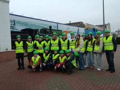 27 ноября обучающиеся МБОУ-СОШ №9 им. А.Г. Карлова 9-х и 10-х классов в рамках профориентационной программы посетили с экскурсией Брянский машиностроительный завод