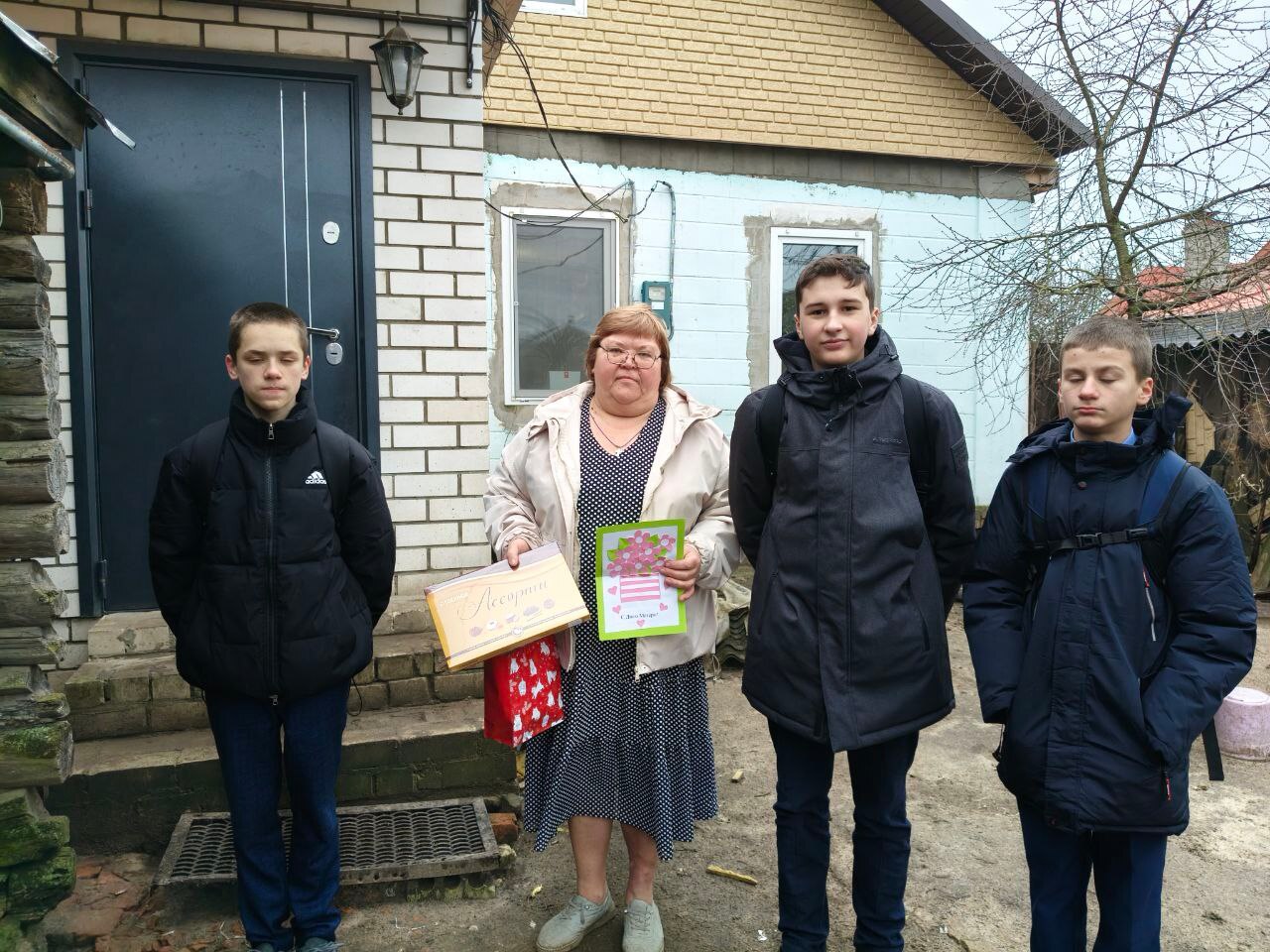 28 ноября 2025 года обучающиеся школы поздравили матерей участников СВО 28 ноября 2025 года обучающиеся школы поздравили матерей участников СВО