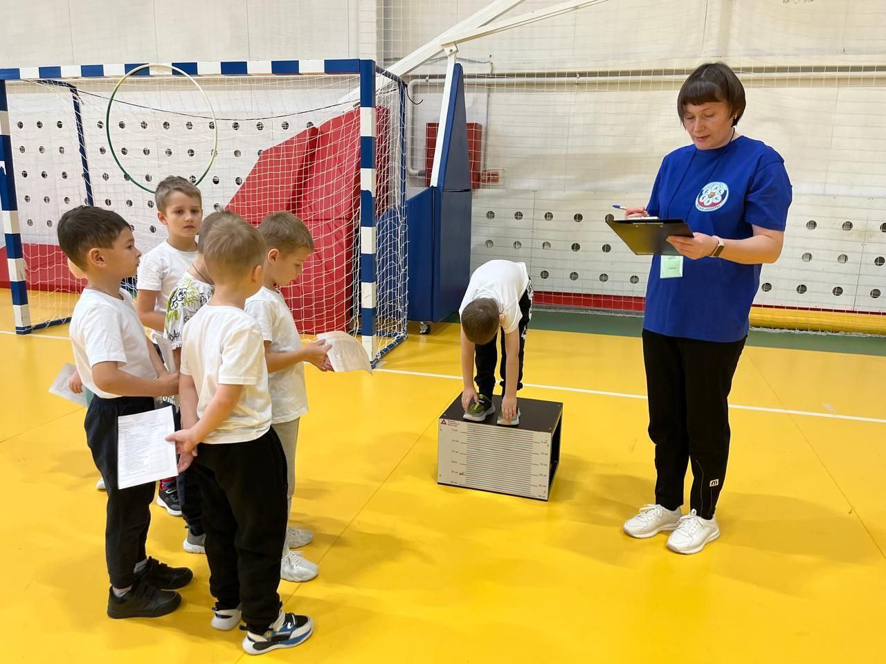 Сдать ГТО совсем непросто, ты ловким, сильным должен быть, чтоб нормативы победить, значок в итоге получить Сдать ГТО совсем непросто, ты ловким, сильным должен быть, чтоб нормативы победить, значок в итоге получить