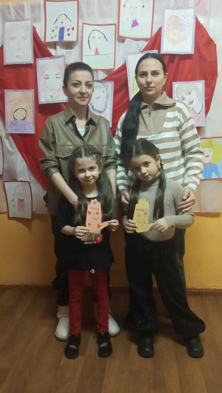 Ежегодно в России, в последнее воскресенье ноября, отмечается День матери Ежегодно в России, в последнее воскресенье ноября, отмечается День матери