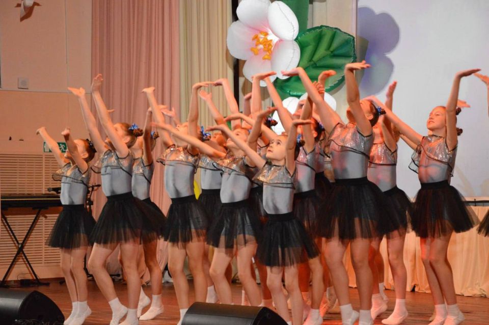 28 ноября 2025 года, в преддверии светлого и трогательного праздника – Дня матери в Доме культуры округа состоялся торжественный праздничный концерт «Цветок Счастья для милых мам»