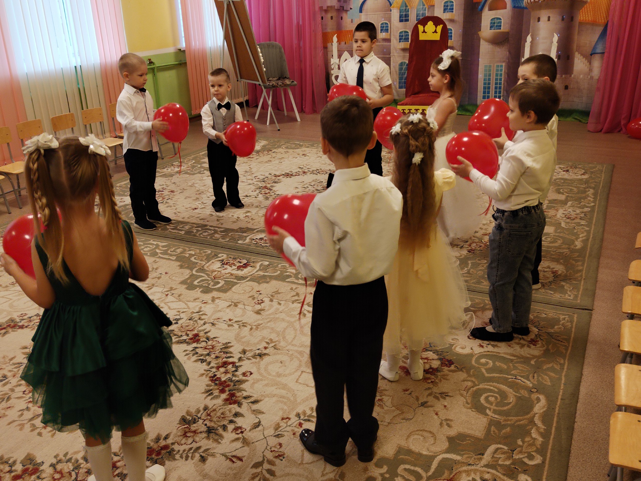 Ежегодно в России, в последнее воскресенье ноября, отмечается День матери Ежегодно в России, в последнее воскресенье ноября, отмечается День матери