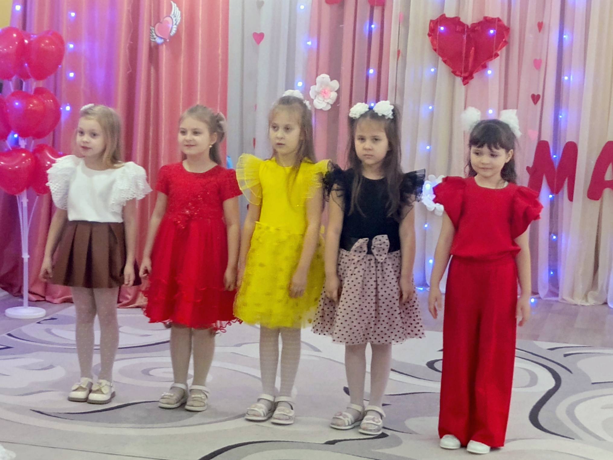 Среди многочисленных праздников, отмечаемых в нашей стране, День Матери занимает особое место Среди многочисленных праздников, отмечаемых в нашей стране, День Матери занимает особое место