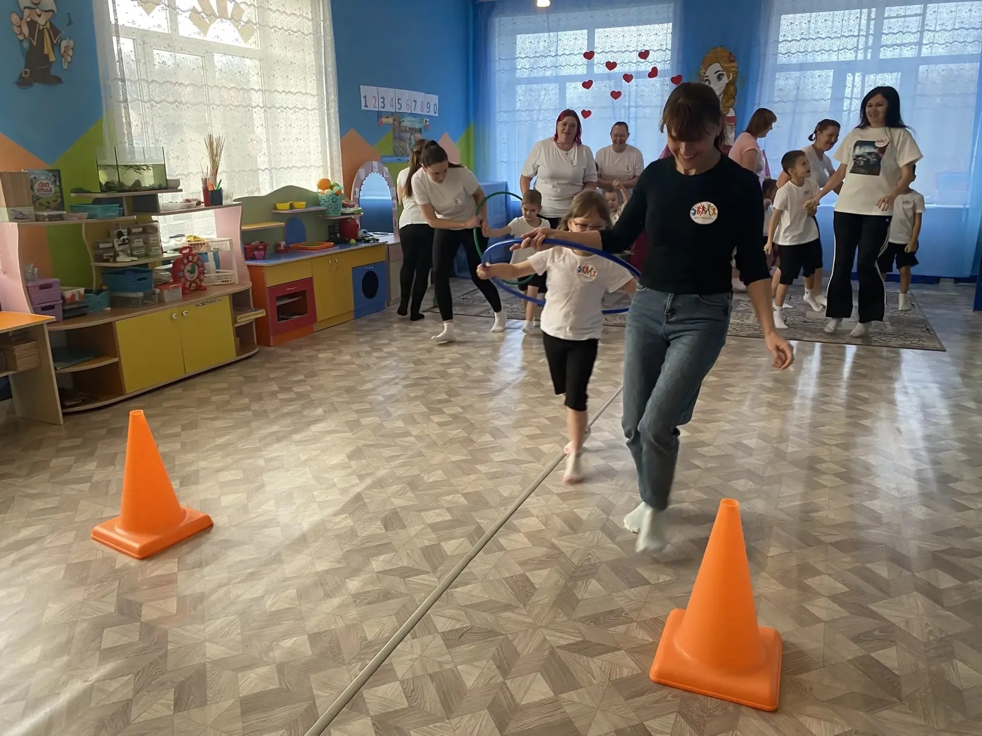 В МБДОУ – детский сад №24 «Яблонька» прошел невероятно веселый праздник, посвященный Дню Матери! В МБДОУ – детский сад №24 «Яблонька» прошел невероятно веселый праздник, посвященный Дню Матери!