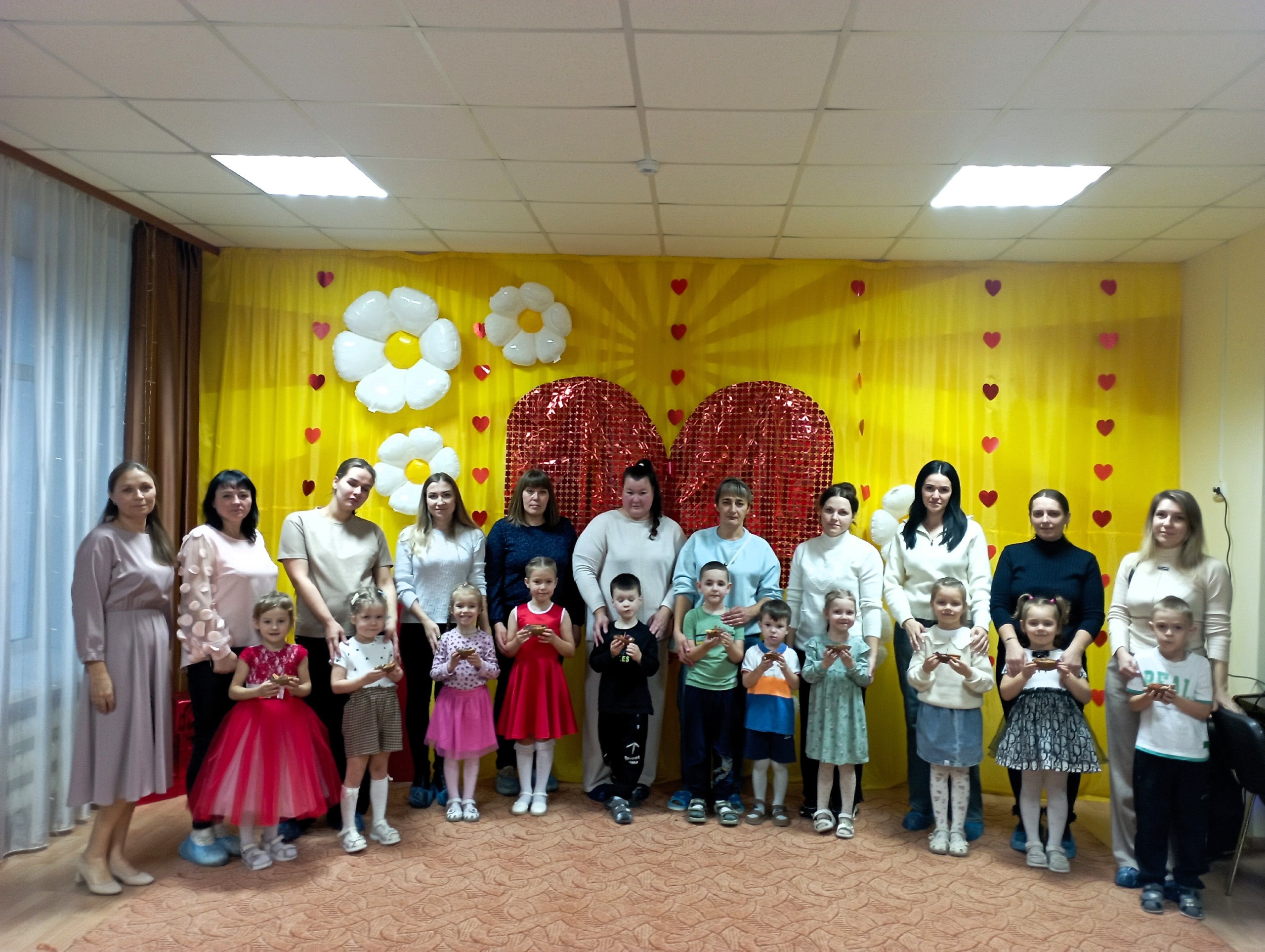 В преддверии Дня Матери в детском саду № 26 «Ласточка» была организована неделя совместного творчества «Мастерская счастья», целью которой стало укрепление связи между детьми и их матерями, а также развитие творческих... В преддверии Дня Матери в детском саду № 26 «Ласточка» была организована неделя совместного творчества «Мастерская счастья», целью которой стало укрепление связи между детьми и их матерями, а также развитие творческих...