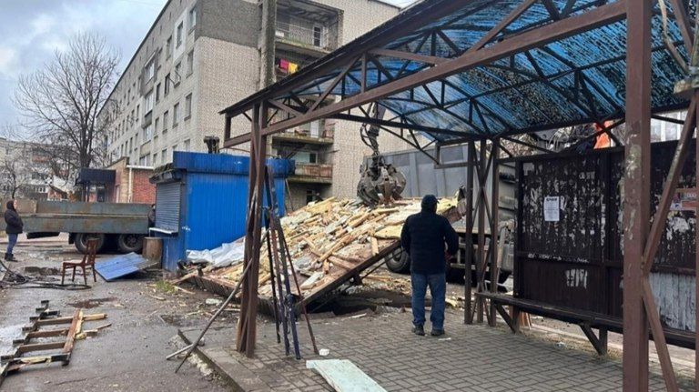 В Брянске снесли еще три незаконных киоска