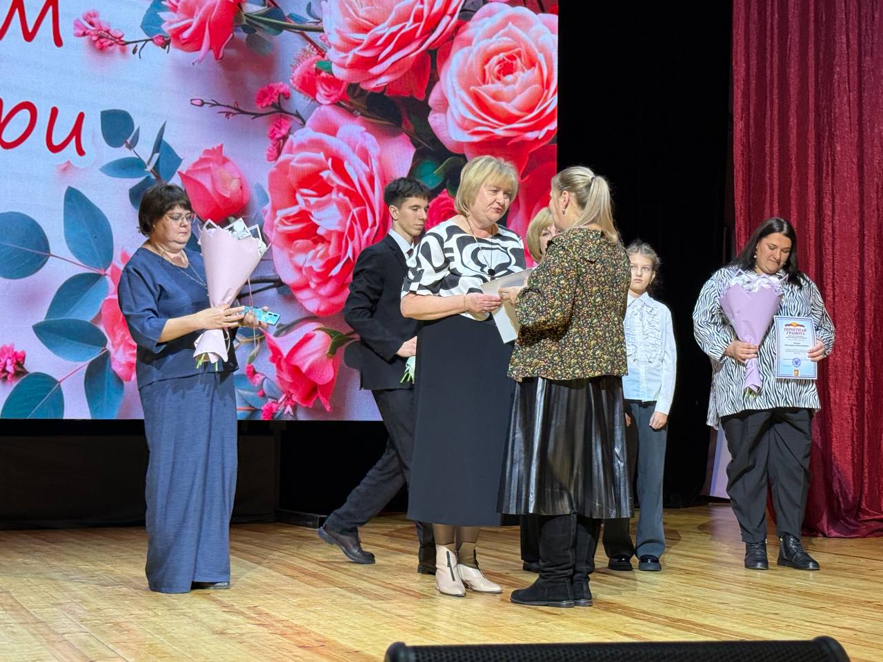 28 ноября Унечский район наполнился теплыми словами и искренними поздравлениями в честь предстоящего Дня матери 28 ноября Унечский район наполнился теплыми словами и искренними поздравлениями в честь предстоящего Дня матери