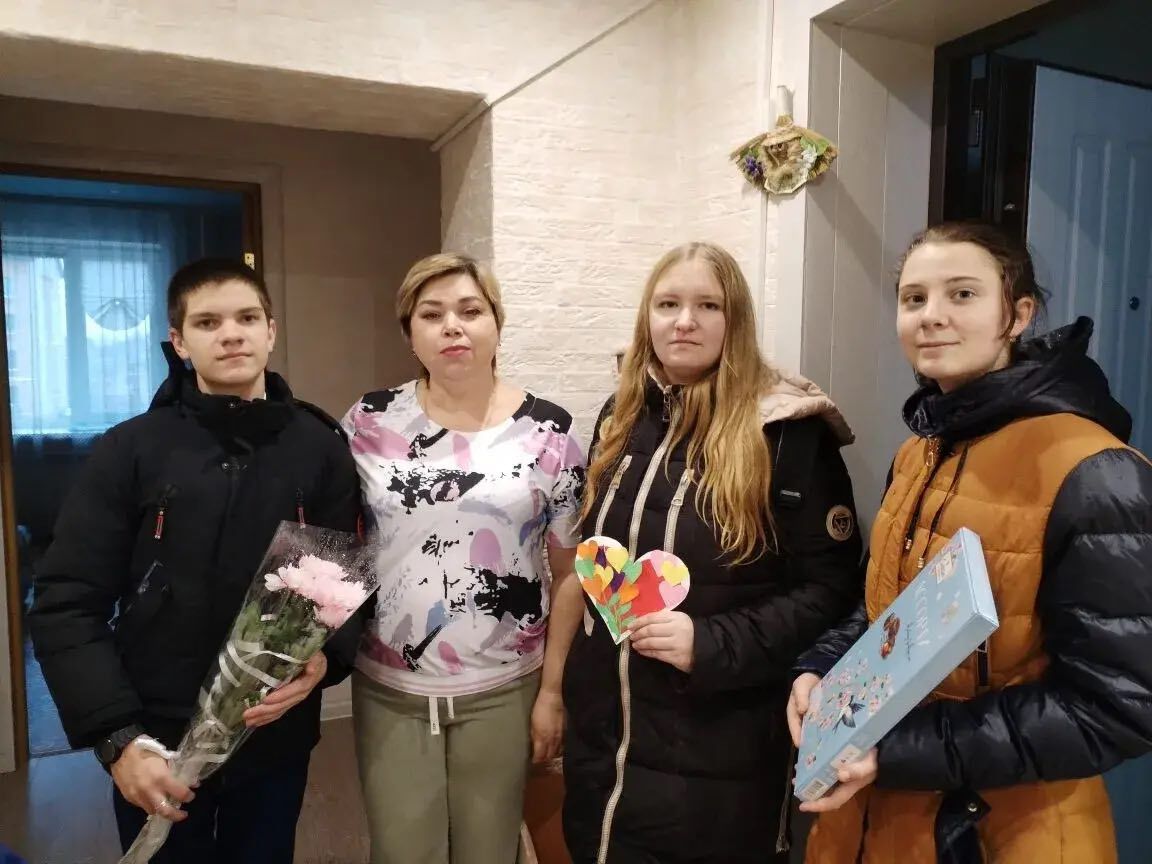 28 ноября 2025 года обучающиеся школы поздравили матерей участников СВО 28 ноября 2025 года обучающиеся школы поздравили матерей участников СВО