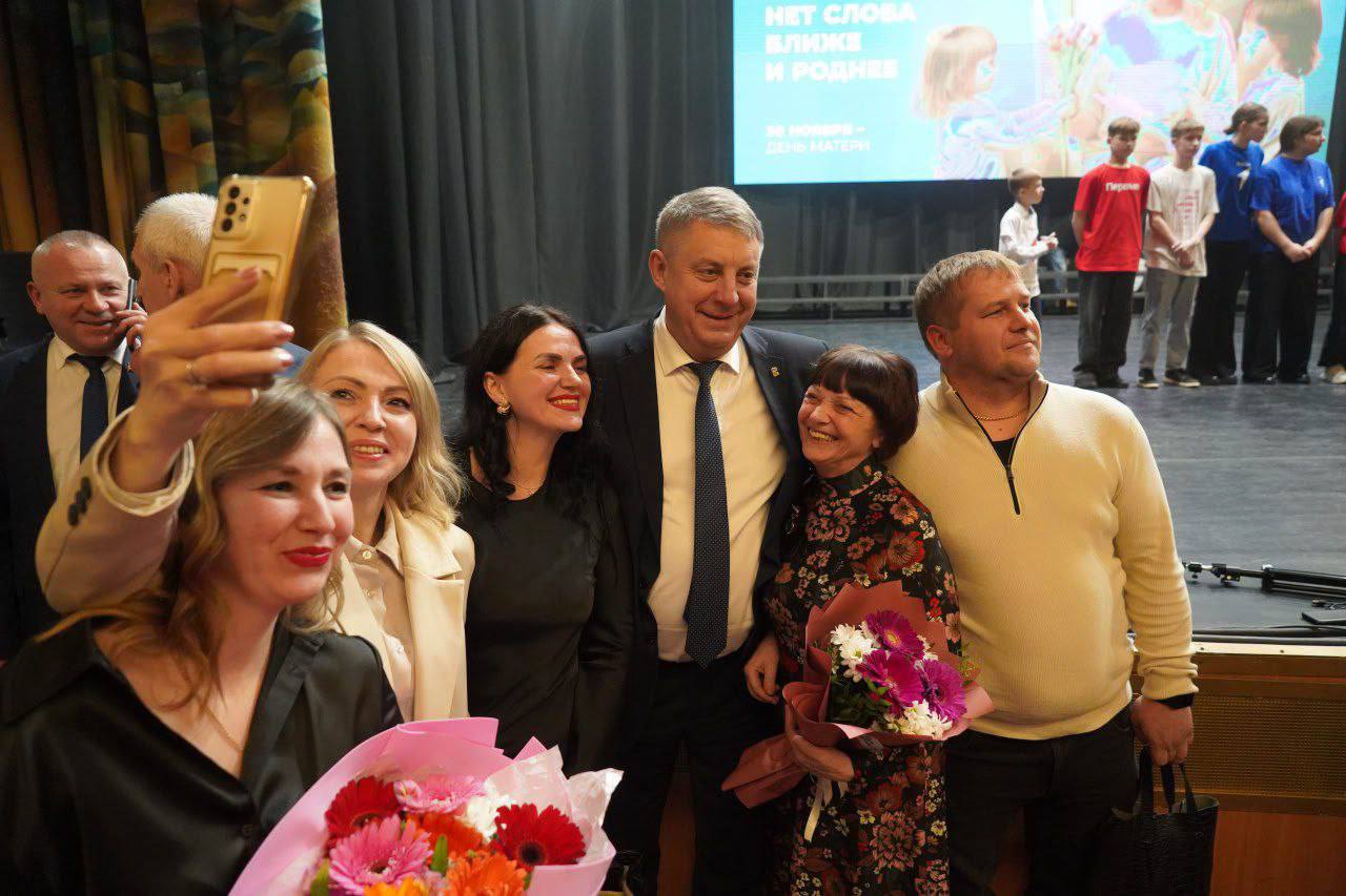 27 ноября в концертном зале «Дружба» состоялось торжество, приуроченное ко Дню матери 27 ноября в концертном зале «Дружба» состоялось торжество, приуроченное ко Дню матери