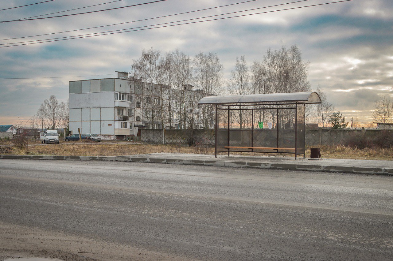 На улице Инженерной установили светофоры и остановочные павильоны На улице Инженерной установили светофоры и остановочные павильоны