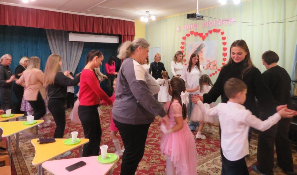 В последние ноябрьские дни в МБДОУ № 17 «Светлячок» царила особенно тёплая и трогательная атмосфера В последние ноябрьские дни в МБДОУ № 17 «Светлячок» царила особенно тёплая и трогательная атмосфера