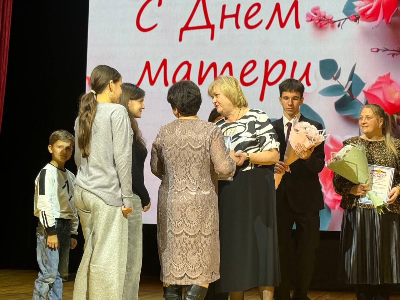 28 ноября Унечский район наполнился теплыми словами и искренними поздравлениями в честь предстоящего Дня матери 28 ноября Унечский район наполнился теплыми словами и искренними поздравлениями в честь предстоящего Дня матери